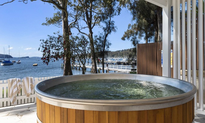 Clareville House | This house is a 6 bedroom(s), 4 bathrooms, located in Clareville , NSW.