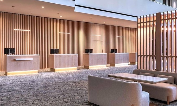 Downtown Houston Apartment | This Houston hotel features several on-site dining venues .