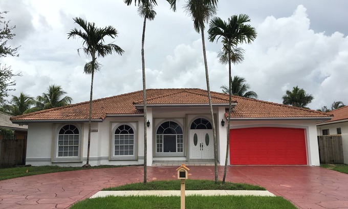 Tamiami House | This is a private Home, 4 Bedrooms, 3 Bathrooms Sleeps 8