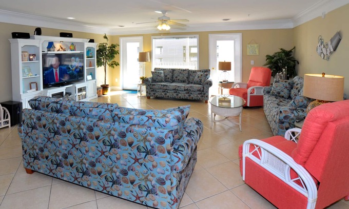 Crescent Beach Villa | This is it! Spacious Luxury 8 Bedroom Villa, Pool, Hs Internet
