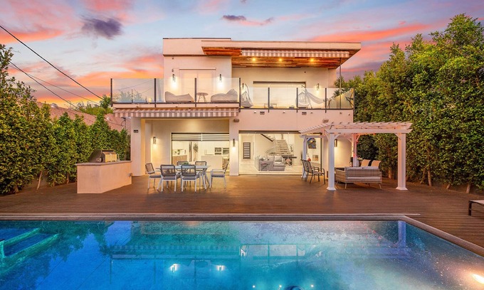 Greater Wilshire - Hancock Park House | This is new construction, 4,100 sqf house with 5 spacious bedrooms