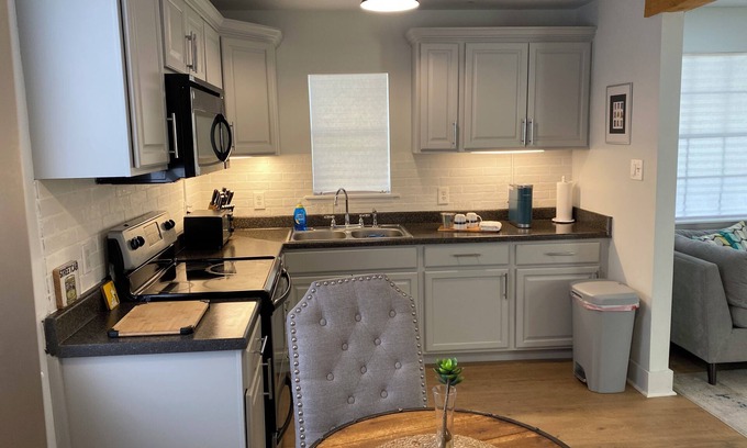 Chalmette House | This is our Charming 2 bedroom cottage near French quarter. 15 minutes ride.