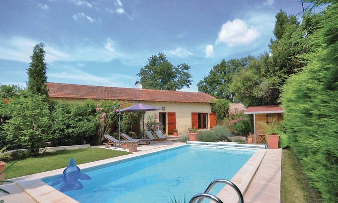 Tulette House | This magnificent villa in a very quiet and completely secluded location has a swimming pool and a pl
