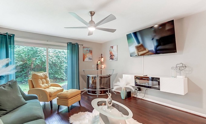 Finneytown Condo | This modern peaceful and centrally-located place perfect get away