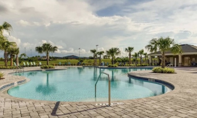 Haines City Apartment | This new suite is located in Haines City. close to every major attraction