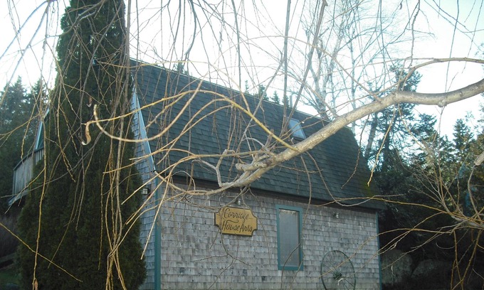 Stonington Cottage | THIS PROPERTY WILL NOT BE AVAILABLE TO RENT AFTER 2023!