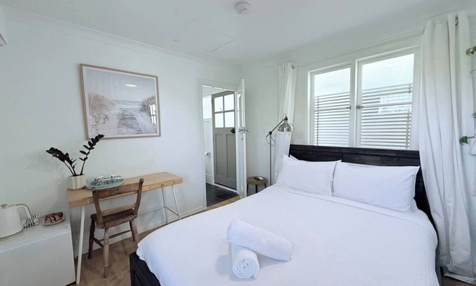 South Fremantle Apartment | This studio is a 1 bedroom(s), 1 bathrooms, located in South Fremantle, WA.