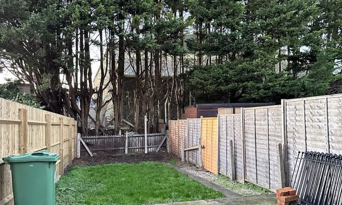 Gloucester House | This three bedroom house features zip and link beds, one bathroom and a fully equipped kitchen.