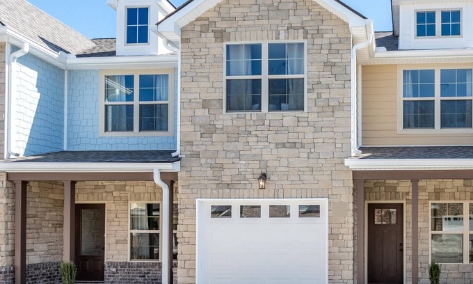 Lakewood House | This townhouse is a 0 bedroom(s), 2.5 bathrooms, located in Nashville, TN.