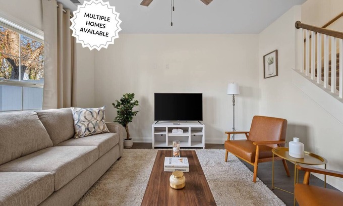 Lakewood House | This townhouse is a 3 bedroom(s), 2.5 bathrooms, located in Nashville, TN.