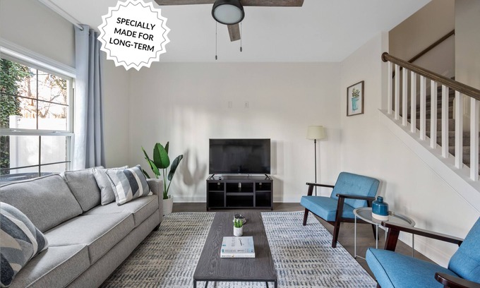 Lakewood House | This townhouse is a 3 bedroom(s), 2.5 bathrooms, located in Nashville, TN.