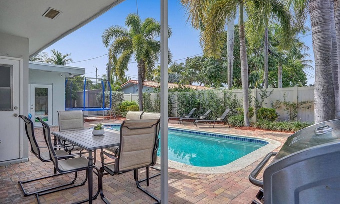South Corals Villa | This villa is a 4 bedroom(s), 2 bathrooms, located in Oakland Park, FL.