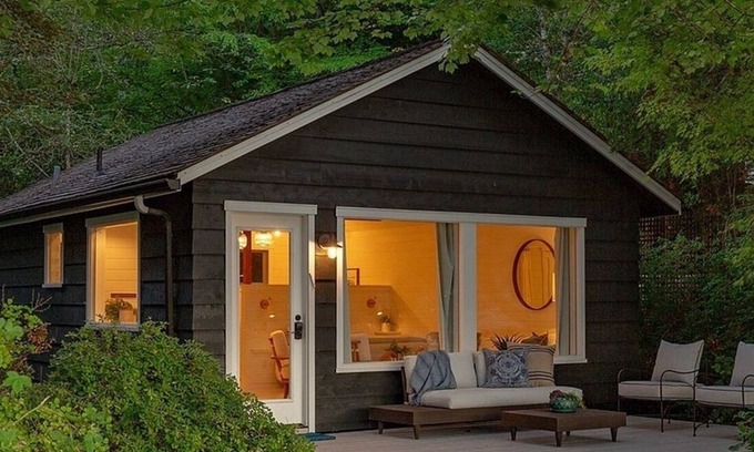 Suquamish Cottage | This waterfront estate on Bainbridge Island blends luxury with nature’s beauty