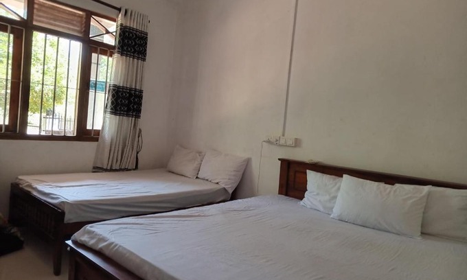 Maha Vilachchiya Hotel | Thissawewa reach