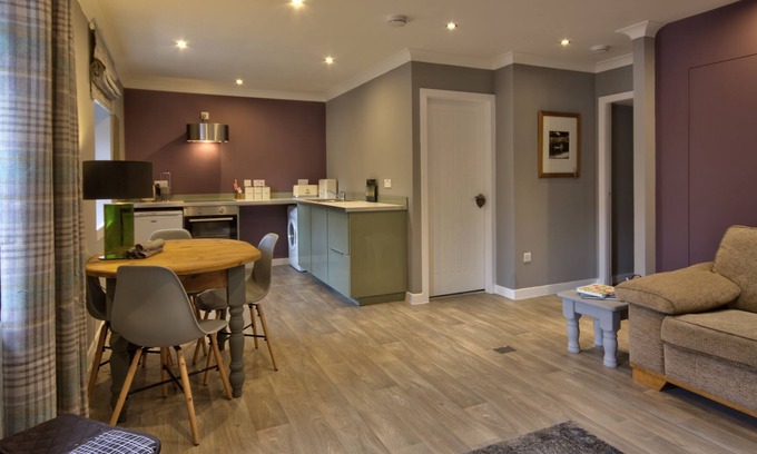 Golspie Apartment | Thistle Apartment - sleeps 4 guests in 2 bedrooms