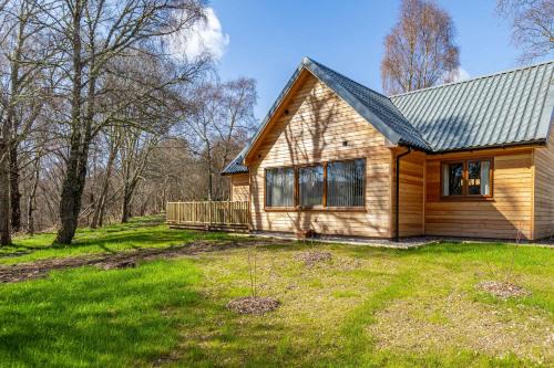 East Lewiston House | Thistle Lodge 18 with Hot Tub