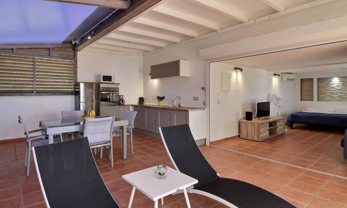 Morel Apartment | THOMANA apartment, private jacuzzi, beach 100 m away