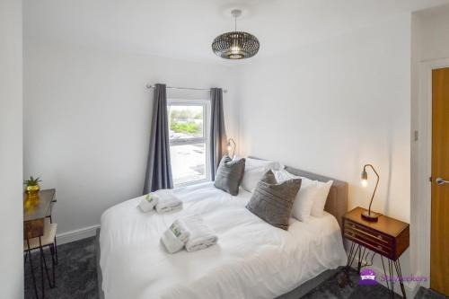 Salisbury Apartment | Thomas 1 bed Apartment with cathedral views - STAYSEEKERS