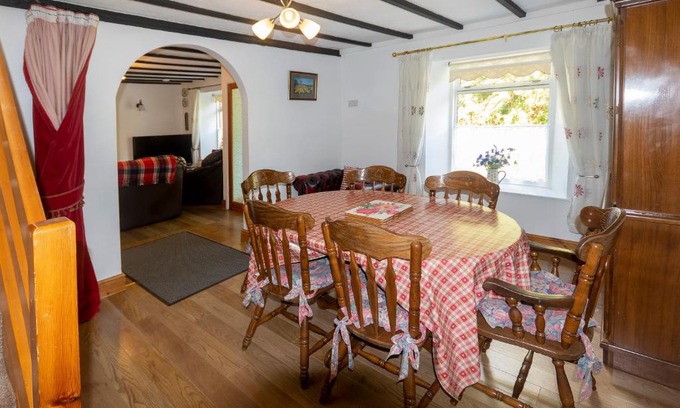 Fishguard House | Thorn cottage