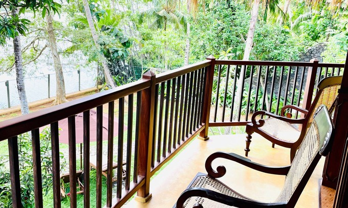 Koggala Bed & Breakfast | Thotupola Lakehouse