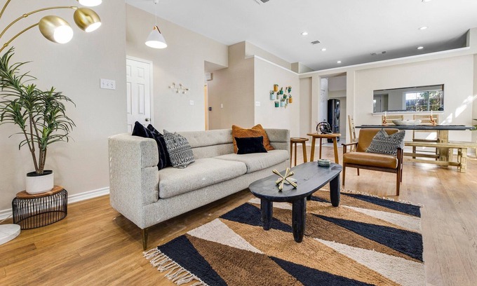 Milwood House | Thoughtfully furnished 3 Bedroom home near Domain