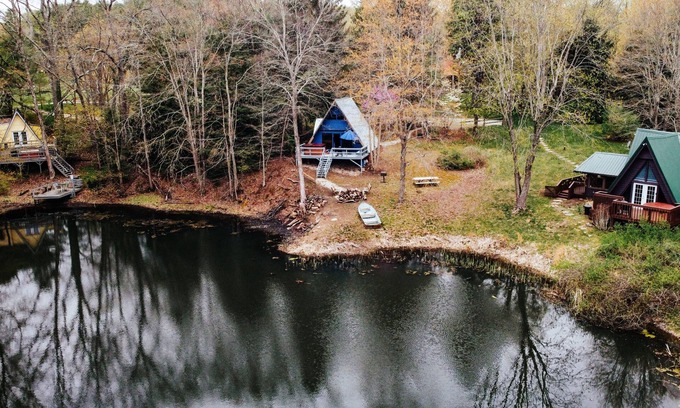 Rockbridge Cabin | Three A-frame Cabins, a provate Pond, row boats!