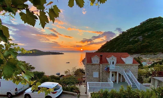 Sobra Apartment | Three bedroom apartment with terrace and sea view Sobra, Mljet (A-4926-a)