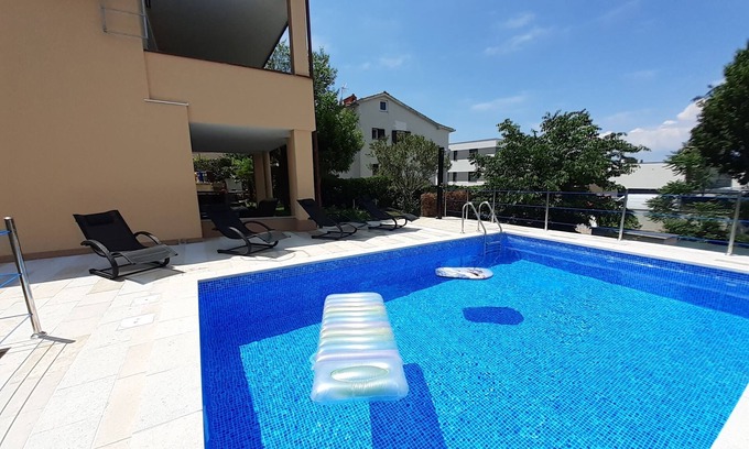 Milcetici Apartment | Three bedroom apartment with terrace Malinska, Krk (A-19304-a)