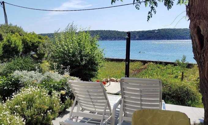 Barbat na Rabu Apartment | Three bedroom apartment near beach Barbat, Rab (A-22360-a)