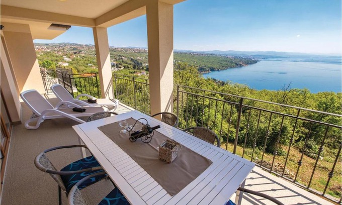 Pobri Apartment | Three-Bedroom Apartment in Opatija