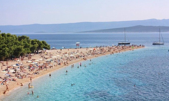 Murvica Apartment | Three bedroom apartment with terrace and sea view Murvica, Brač (A-22780-a)