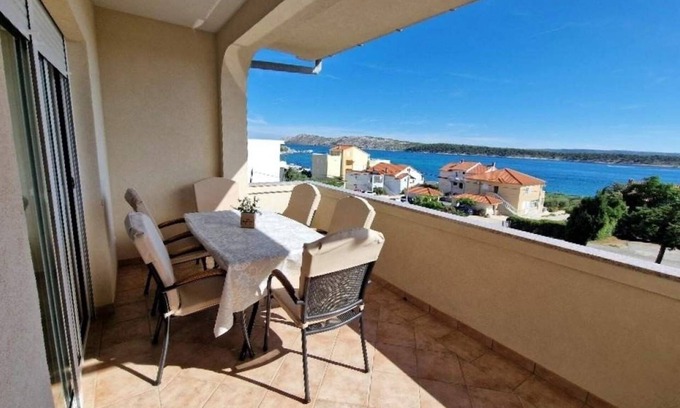 Barbat na Rabu Apartment | Three bedroom apartment with terrace and sea view Barbat, Rab (A-21809-a)