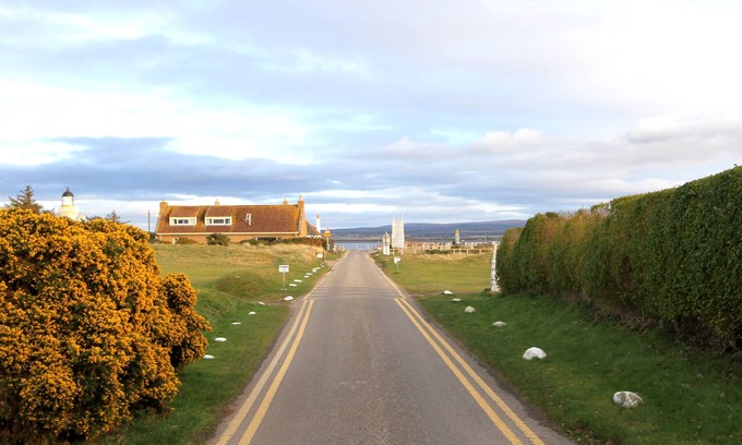 Fortrose Cottage | Three bedroom cottage on Chanonry Point nearby the beach and Golf course