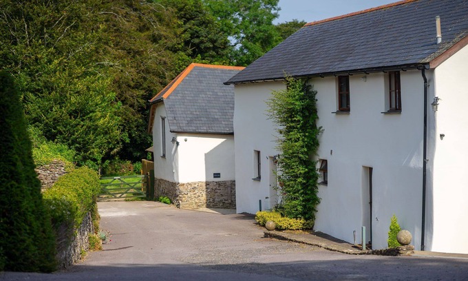 Stoke Rivers Apartment | Three bedroom countryside cottage with hot tub, close to North Devon coast.