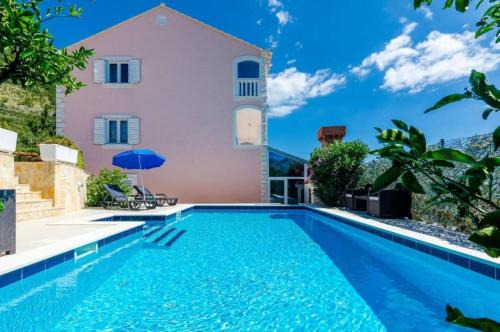 Vodovađa House | Three Bedroom Holiday Home, Pool , Sauna, Terrace