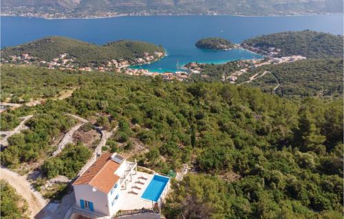 Zrnovo House | Three-Bedroom Holiday Home In Zrnovo