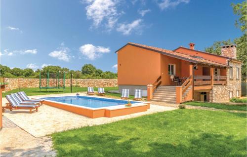 Vodnjan House | Three-Bedroom Holiday Home In Vodnjan