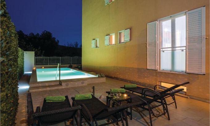 Zupa dubrovacka House | Three-Bedroom Holiday Home in Mlini