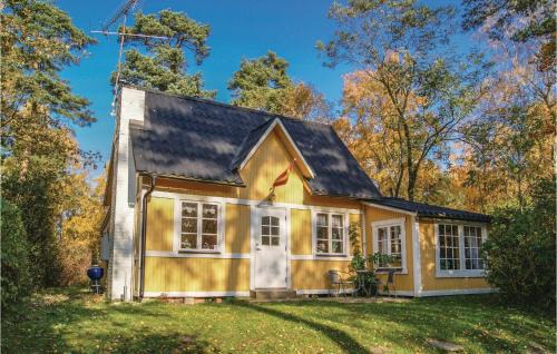 Gamla Staden-Sandskogen House | Three-Bedroom Holiday Home In Ystad