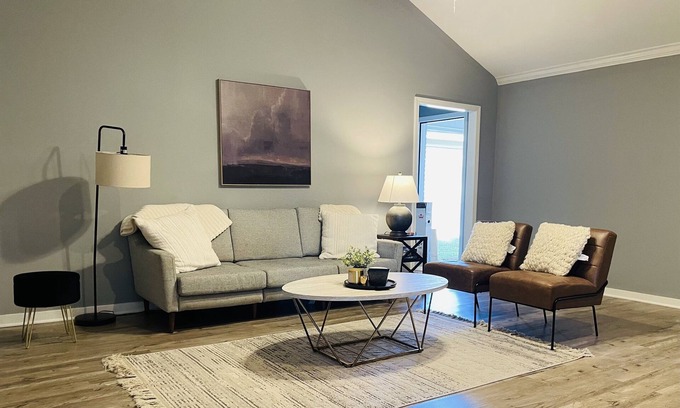 Flowood House | Three Bedroom Home Reservoir Getaway