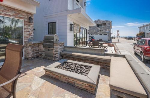 West Newport House | Three Bedroom Home on 36th with Indoor Outdoor Living