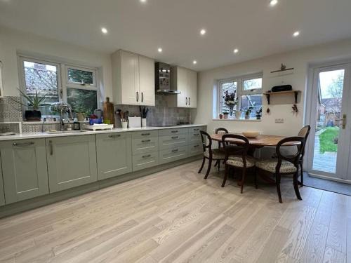 Abingdon Apartment | Three bedroom house in rural village
