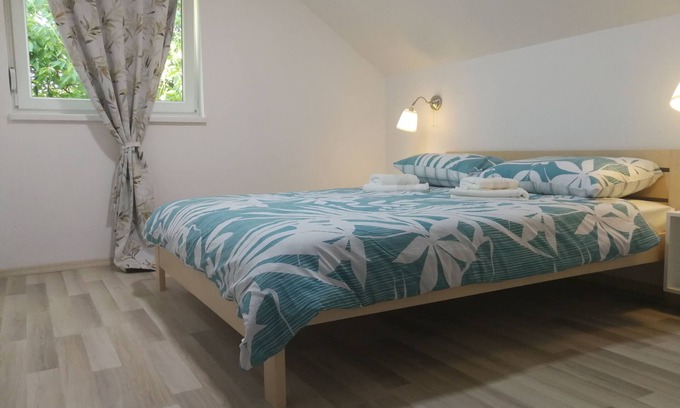 Catrnja Apartment | Three bedroom apartment with balcony Smoljanac, Plitvice (A-12345-b)