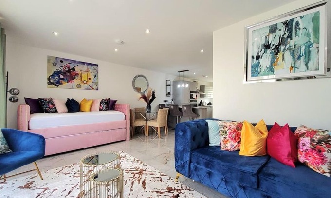 Lochgelly House | Three Bedrooms House By Sensational Stay Short Lets & Serviced Accommodation With Free Parking & Wi-fi