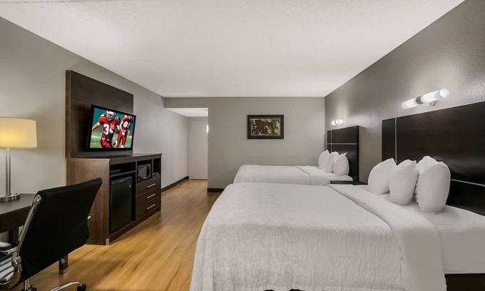 Ashley Oaks Hotel | Three Charming Rooms w/Complimentary Breakfast | Budget Wise Stay