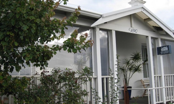 Albany House | Three Chimneys Bed and Breakfast Boutique Guest House