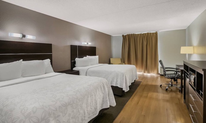 Ashley Oaks Hotel | Three Comfortable Rooms w/Free Hot Breakfast Daily | Free Parking