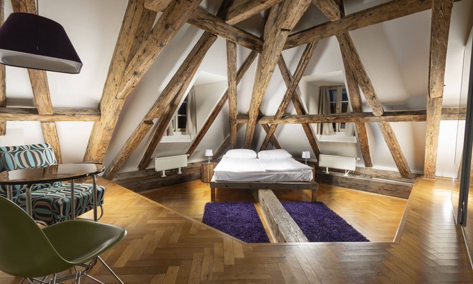 Mala Strana Apartment | Three Golden Crowns Apartments