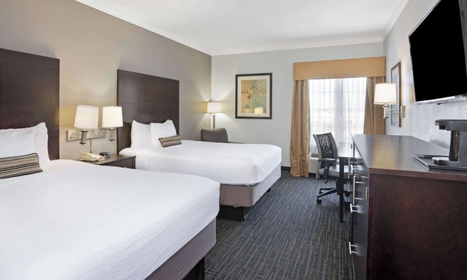 Westchase Hotel | Three Houston Texas Rooms with Free Parking, Pets Are Welcome