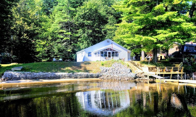 Lake Luzerne Cottage | Three Hurricanes Landing - 3 Bedroom Cottage on the Beautiful Hudson River